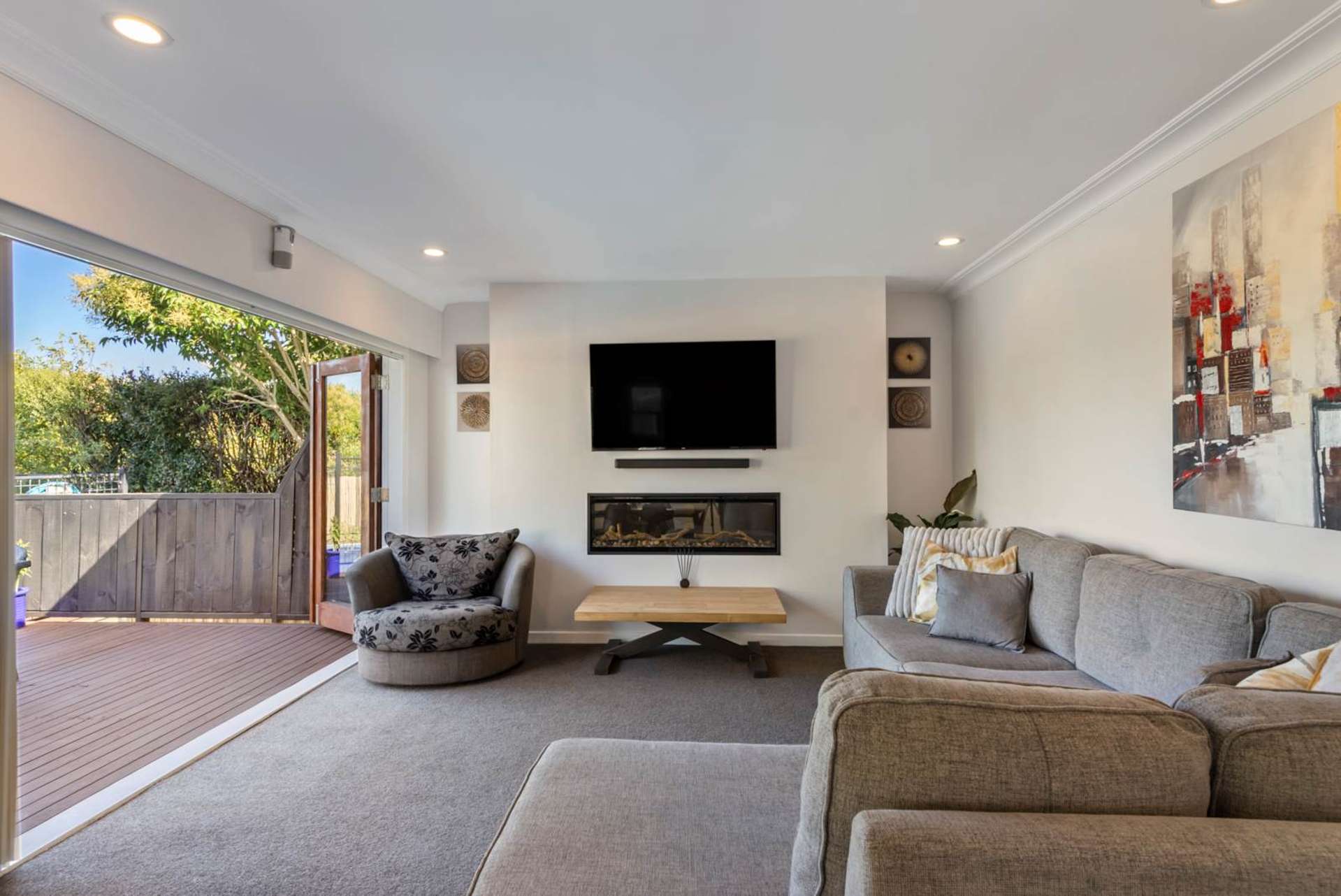 1/219 Glenfield Road Hillcrest_0