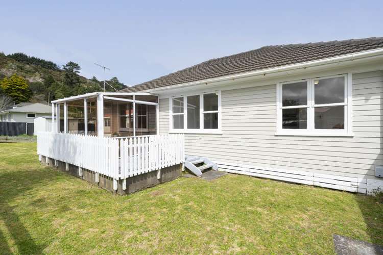 61 Peel Place Wainuiomata_12