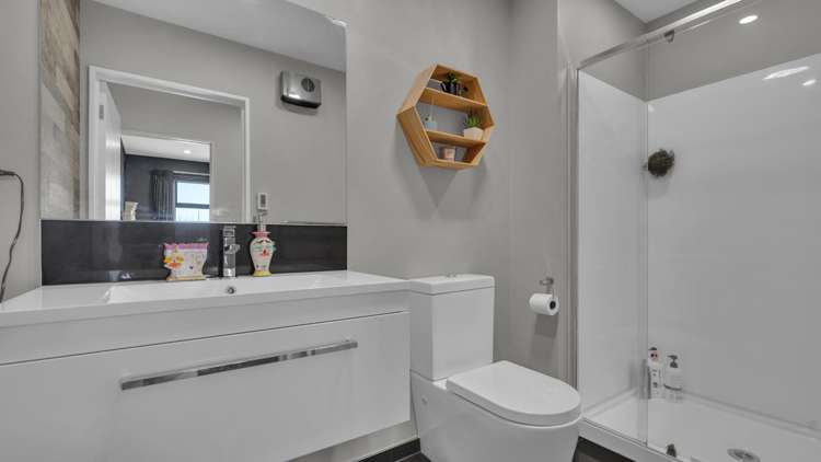 73 Faringdon Boulevard Rolleston_9