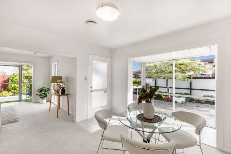 1/21 Greenock Street Redwood_7