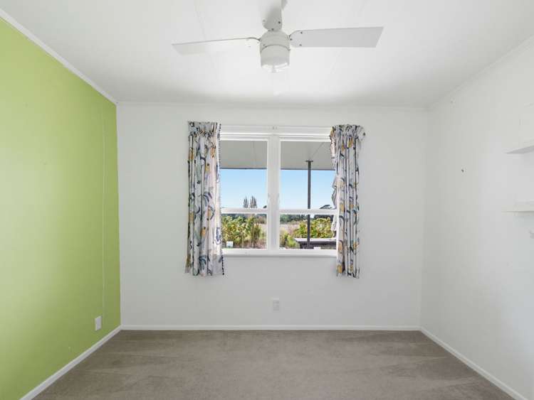 54 Kuku Beach Road Levin_25