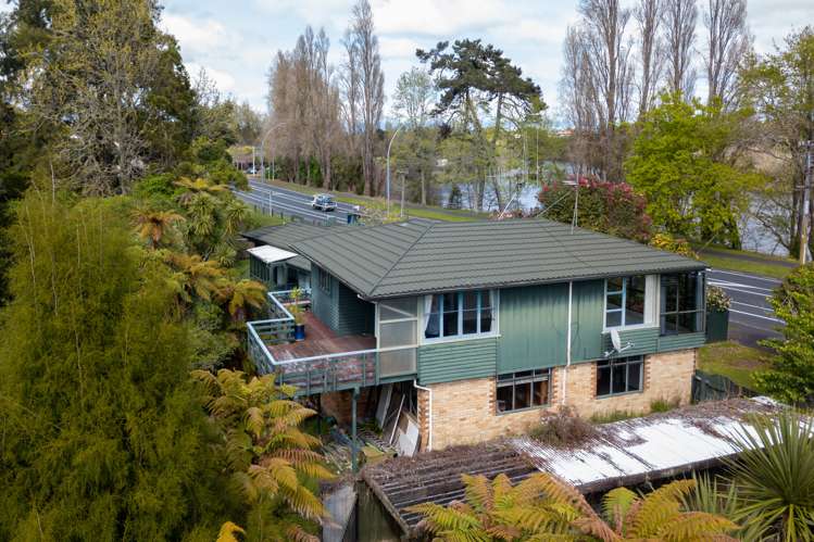 842 River Road Chartwell_23