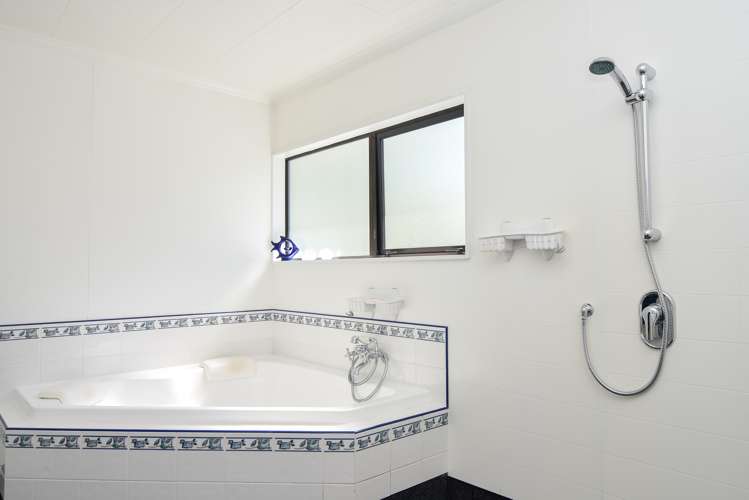 17 Deller Drive Carterton_15