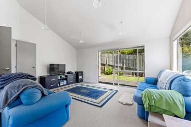 2/372 Whangaparaoa Road_2