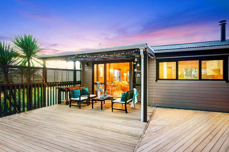 98 Daffodil Street Titirangi_2