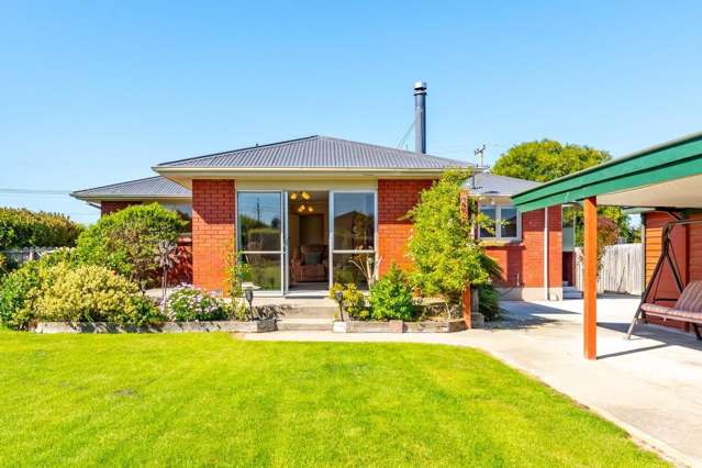 Gleniti Family Living - Space, Sun & School Zone