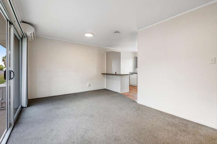 2/587 Glenfield Road Totara Vale_9