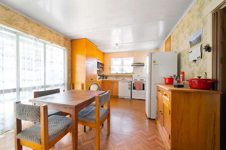 24 Cobham Crescent Kelston_13