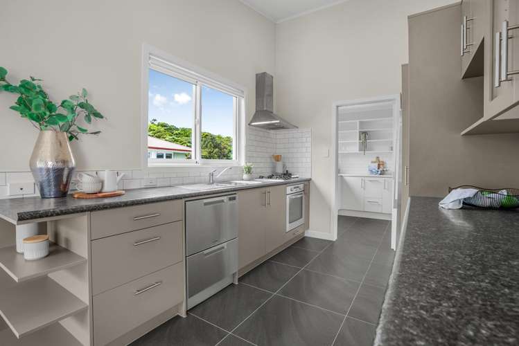 184 Dowse Drive Maungaraki_10