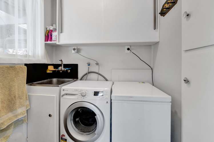 22 Waiwera Place Merrilands_14