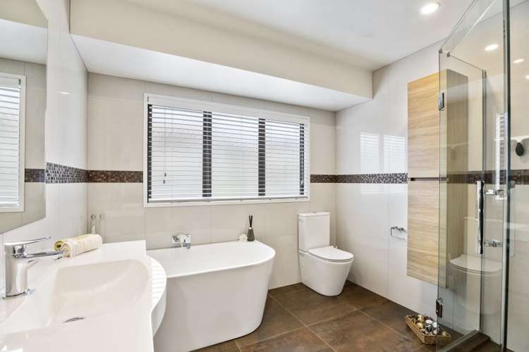 64 Black Teal Close Unsworth Heights_18