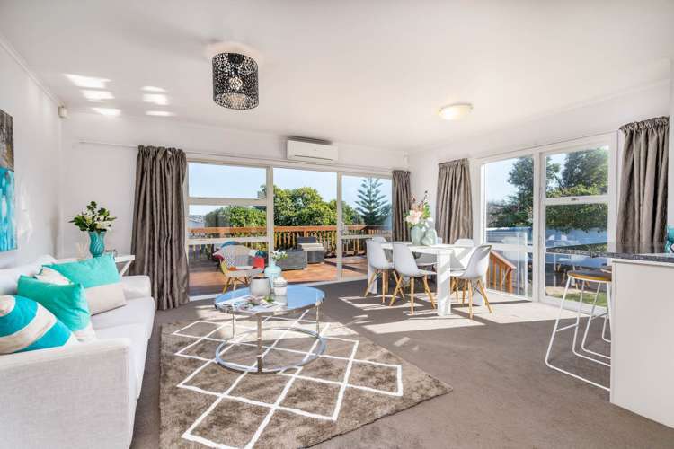 74 Gloria Avenue Te Atatu Peninsula_1