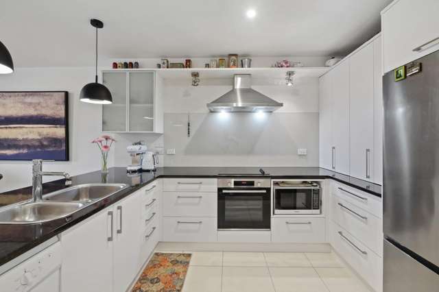 2b/12 Seaway Road Clarks Beach_4