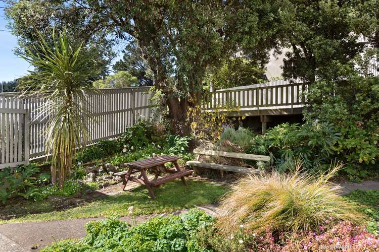 11 Dover Street Island Bay_12