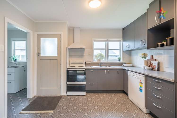 37 Russell Road Wainuiomata_15