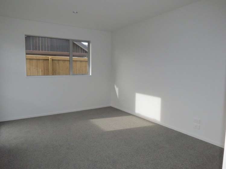 13 Farnborough Way Rolleston_4