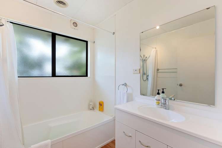 30 Babbacombe Avenue Otaki Beach_11