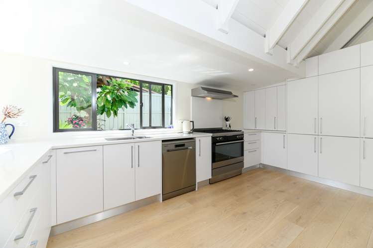 6 Bamfield Place Hillsborough_9