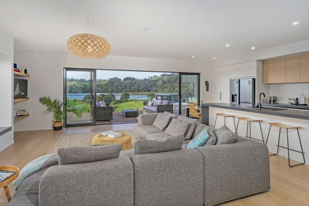 6 Joyce Harsant Place Cooks Beach_2