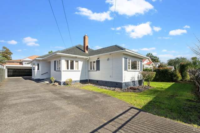 PRIME EPSOM LOCATION + FULL SITE - DGZ!