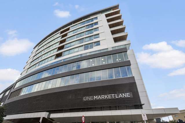 EXECUTIVE LIVING WITH ICONIC VIEWS