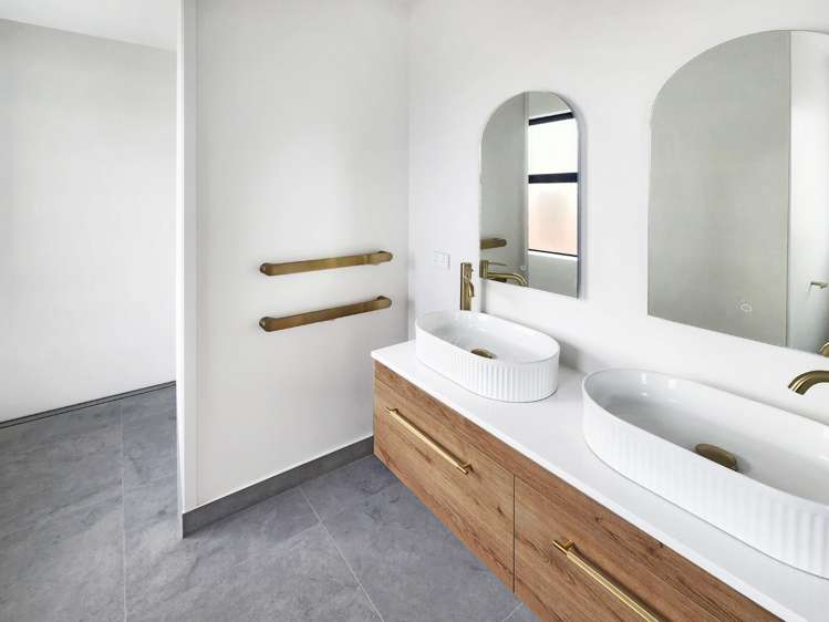 B/8 Maire Street 1378_11