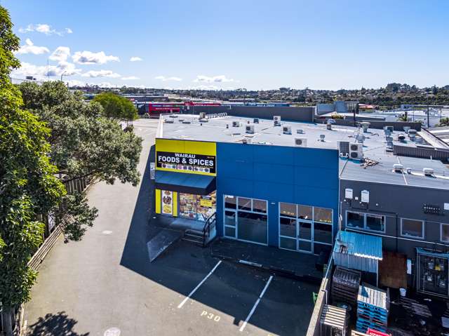 Retail shop in Wairau Junction