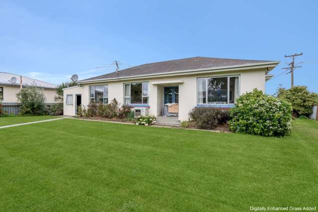 Sunny Corner Gem – Space, Comfort & Value!