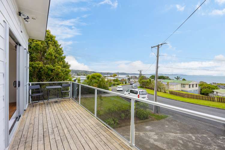 9 Piccadilly Circus Snells Beach_32