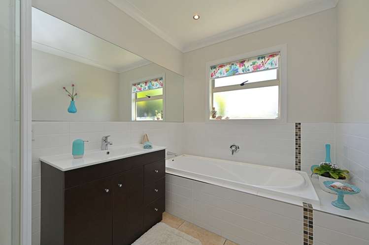 3 Somes Place Poraiti_13