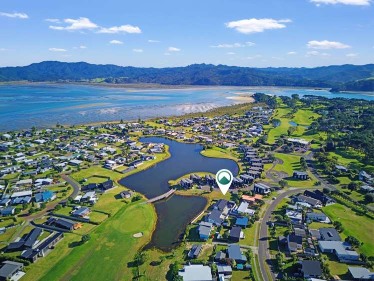 102 The Fairway Matarangi_16