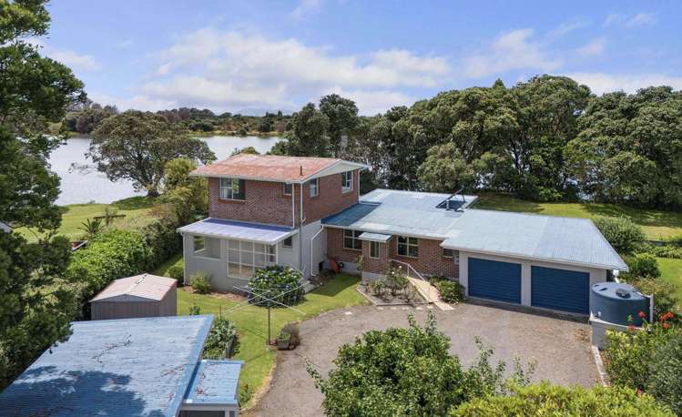10 Roretana Drive Athenree_17