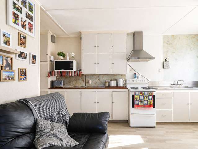 154 Clayton Road Mangakakahi_2