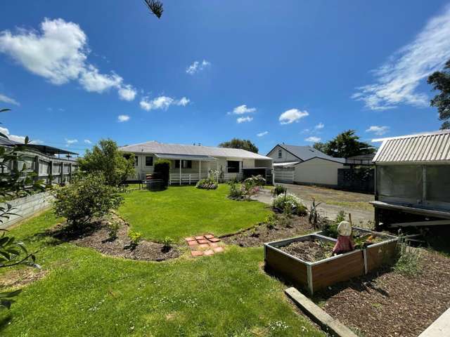 INGLEWOOD - 3 BEDROOMS, 2 BATHROOMS