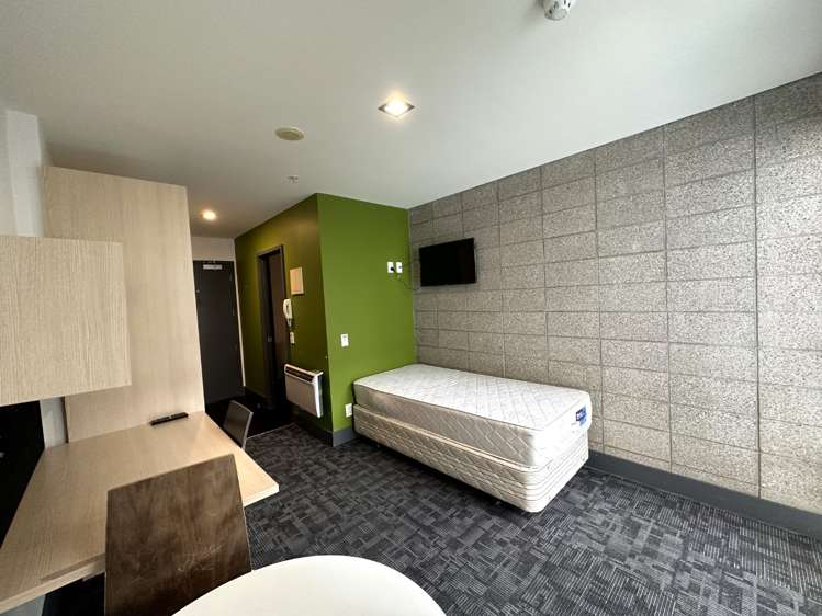 611/133 Beach Road 10015_1