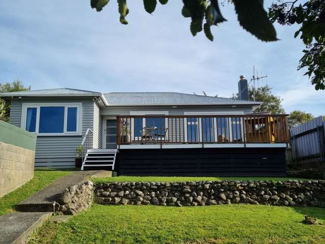4 Bedroom Family Oasis, 809m2 Section