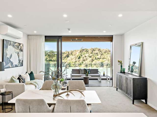 Apartment 1001 – Golden glow, Waterfront flow