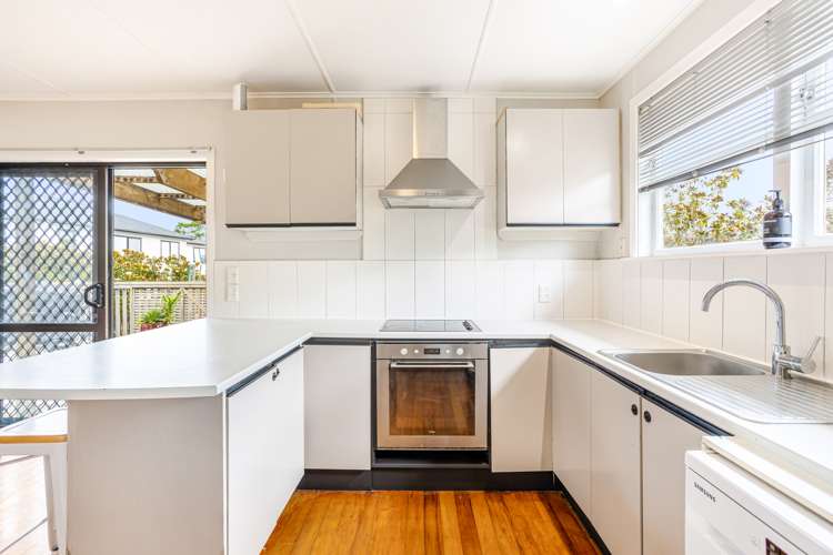 14 Thomas Avenue Te Atatu Peninsula_16