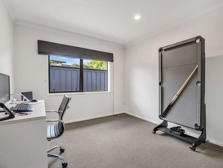 8 Farleigh Close Huntington_24