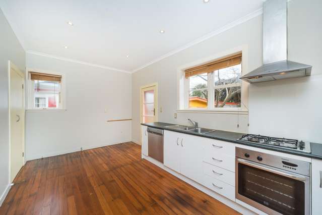 121 Savage Crescent West End_4