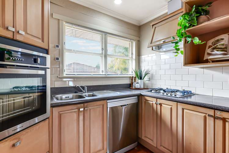 740 River Road Chartwell_16