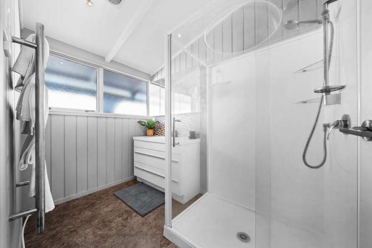 98 Torkar Road Clarks Beach_14