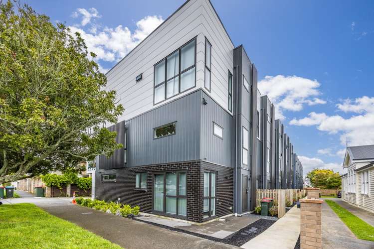 4/12 King Edward Avenue Epsom_7