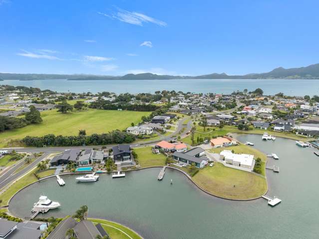 “Luxury, Space, and Tranquil Canal Views”