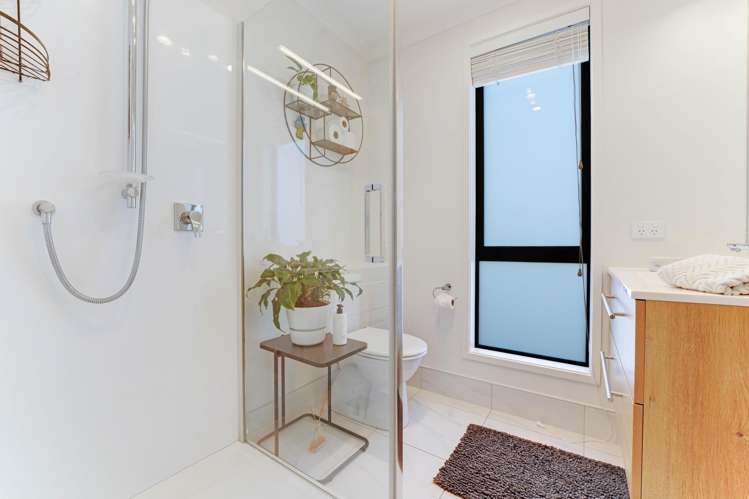 8 Patariki Way Beach Haven_11