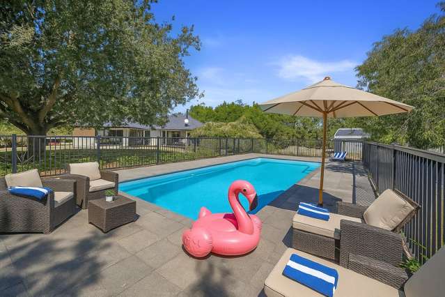 Ready for Christmas? Move In and Make a Splash!