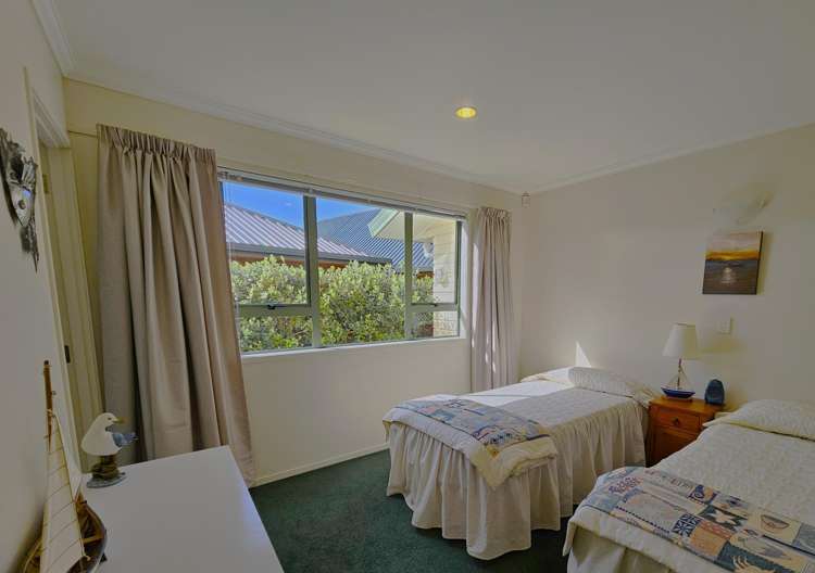 7 Martin Place Cooks Beach_12