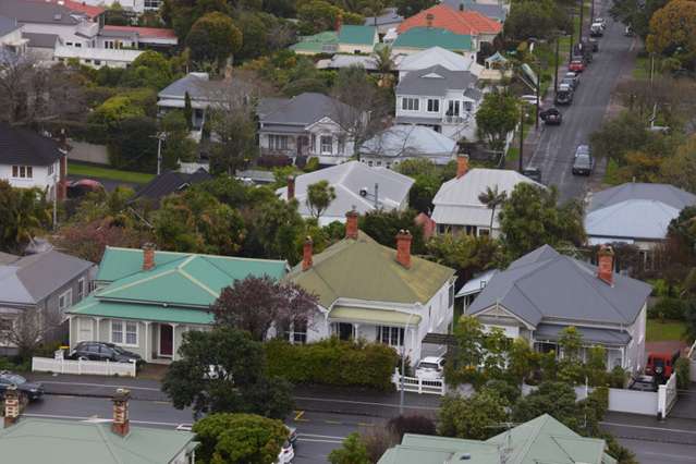 Tony Alexander: Rental squeeze about to tighten as landlords chase the easy cash