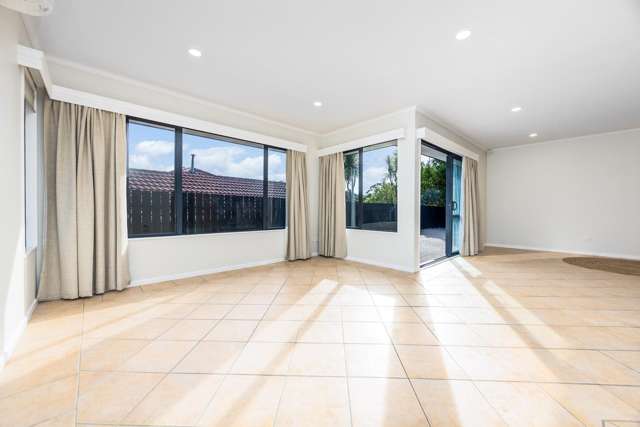 139 Roberta Crescent Orewa_1