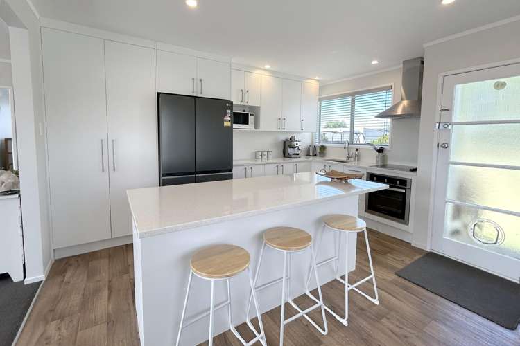 9 Puriri Avenue Kaiaua_3